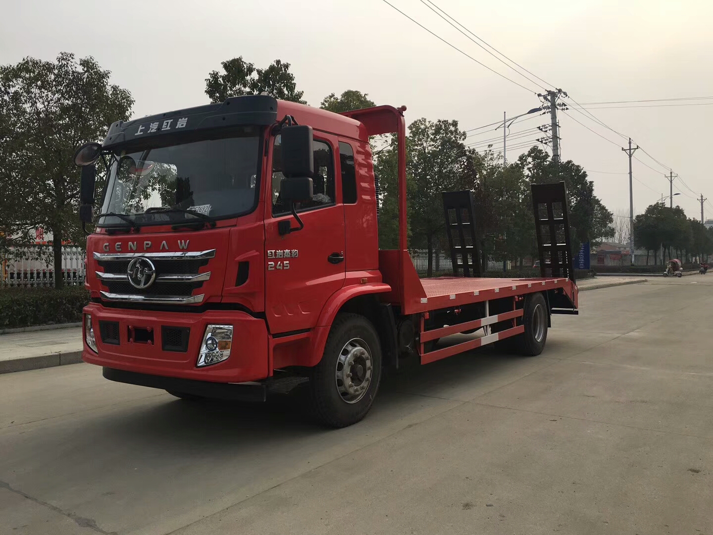 紅巖新燃油平板車(chē)138-8688-7089